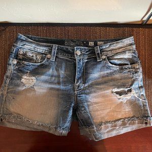 Miss Me Signature Short - Size 32